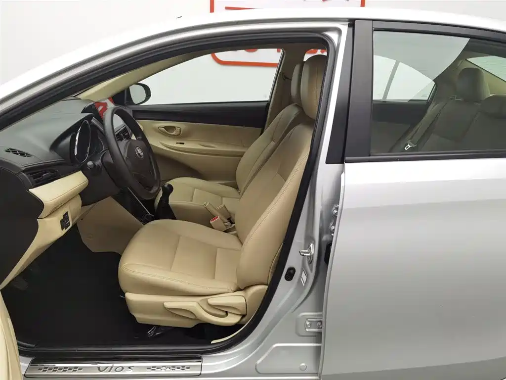 Toyota Vios 2015 — фото 10