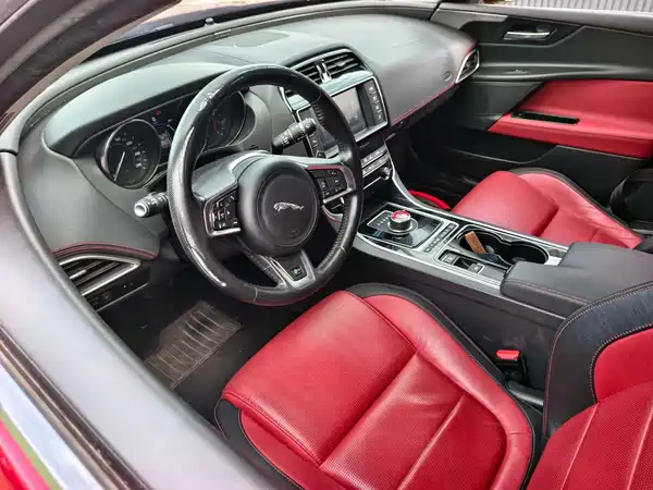 Jaguar XE 2017