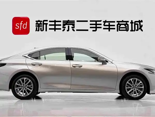 Lexus ES 2025