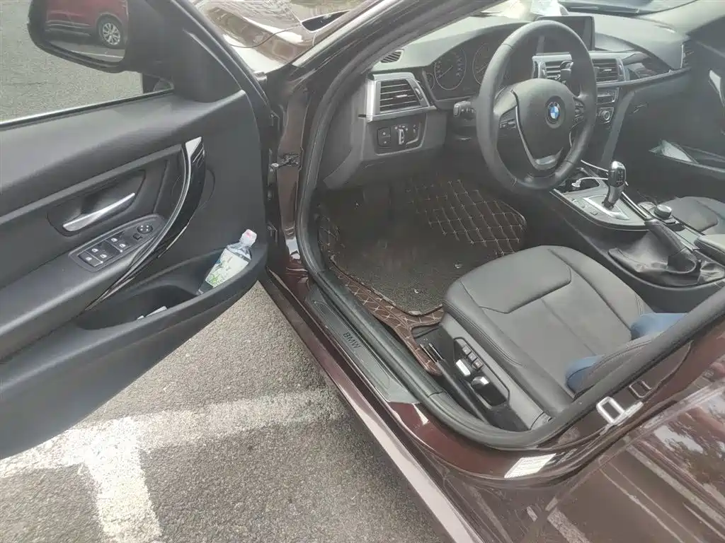 BMW 3 Series 2017 — фото 14