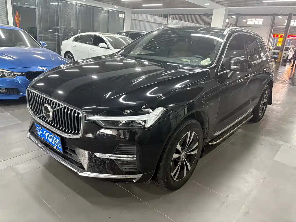 Volvo XC60 2022 — фото 1