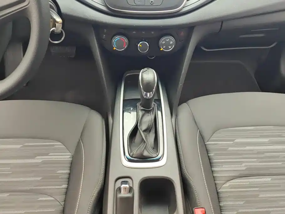 Chevrolet Cavalier 2018 — фото 16