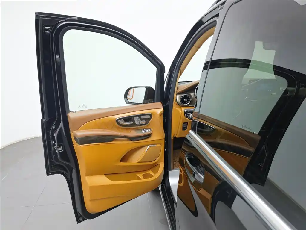Mercedes-Benz V-Class 2022 — фото 8