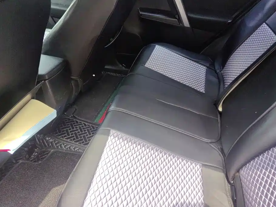 Toyota RAV4 2016 — фото 11