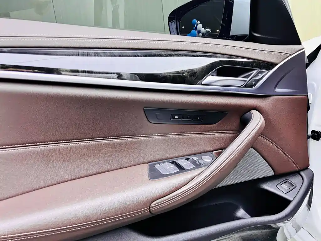 BMW 5 Series 2022 — фото 11