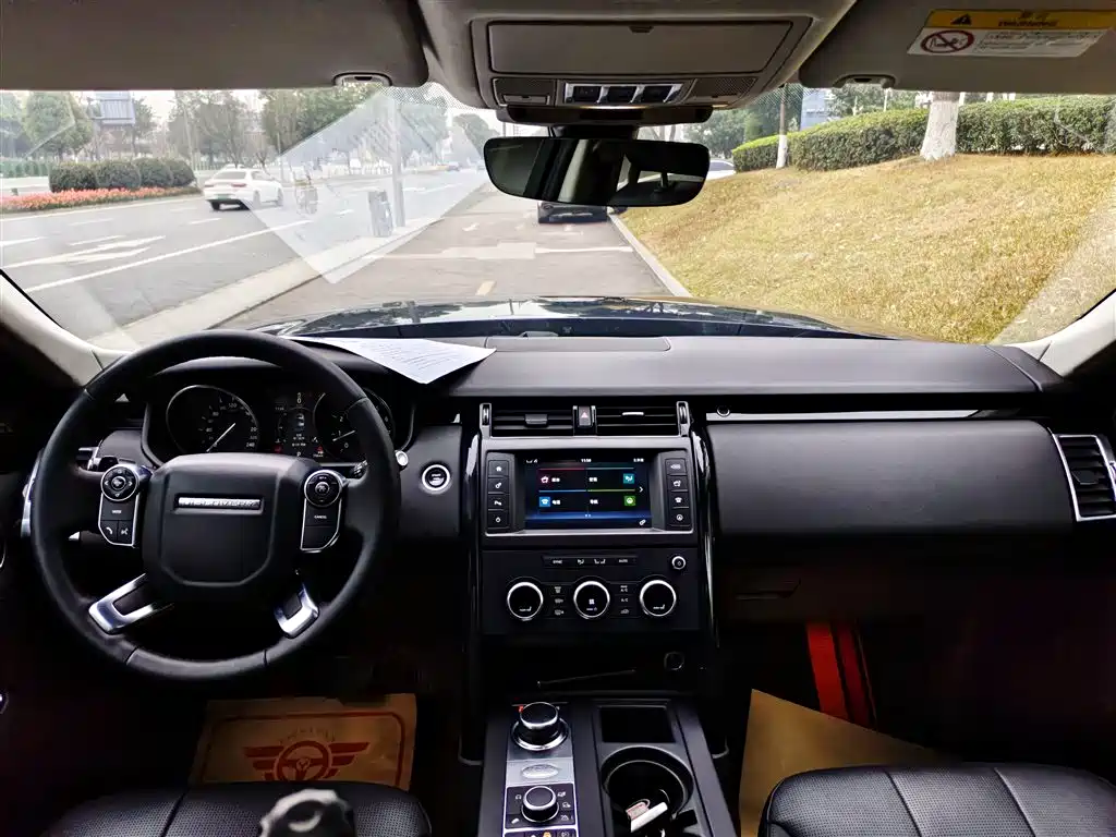 Land Rover Discovery 2019 — фото 16