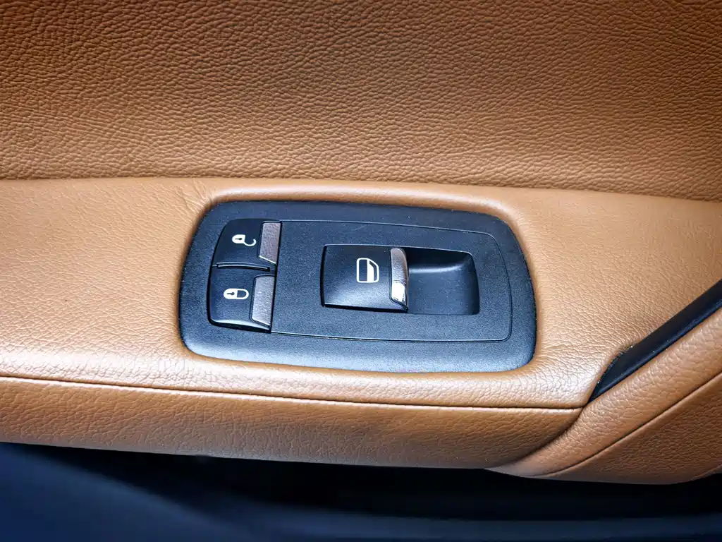 Maserati Quattroporte 2015 — фото 15