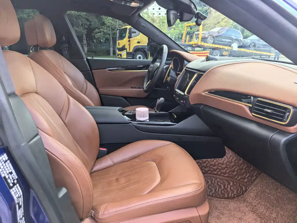 Maserati Levante 2017 — фото 11