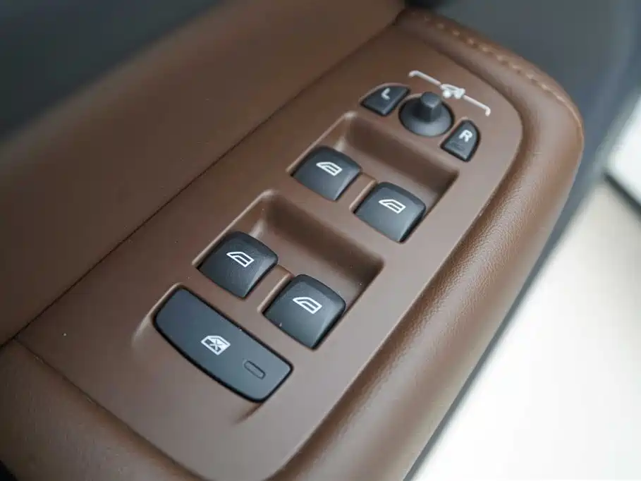 Volvo XC60 2025 — фото 11
