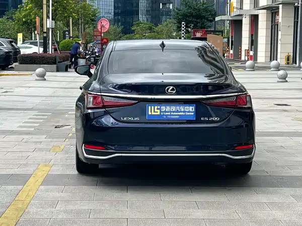 Lexus ES 2020
