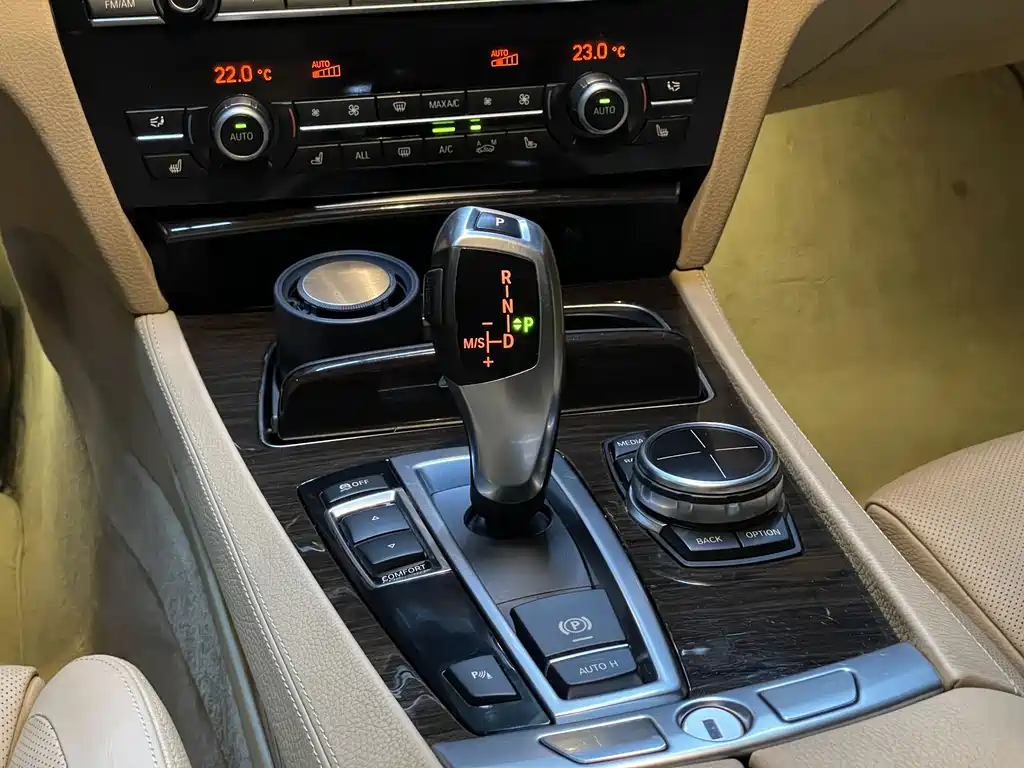 BMW 7 Series 2013 — фото 18