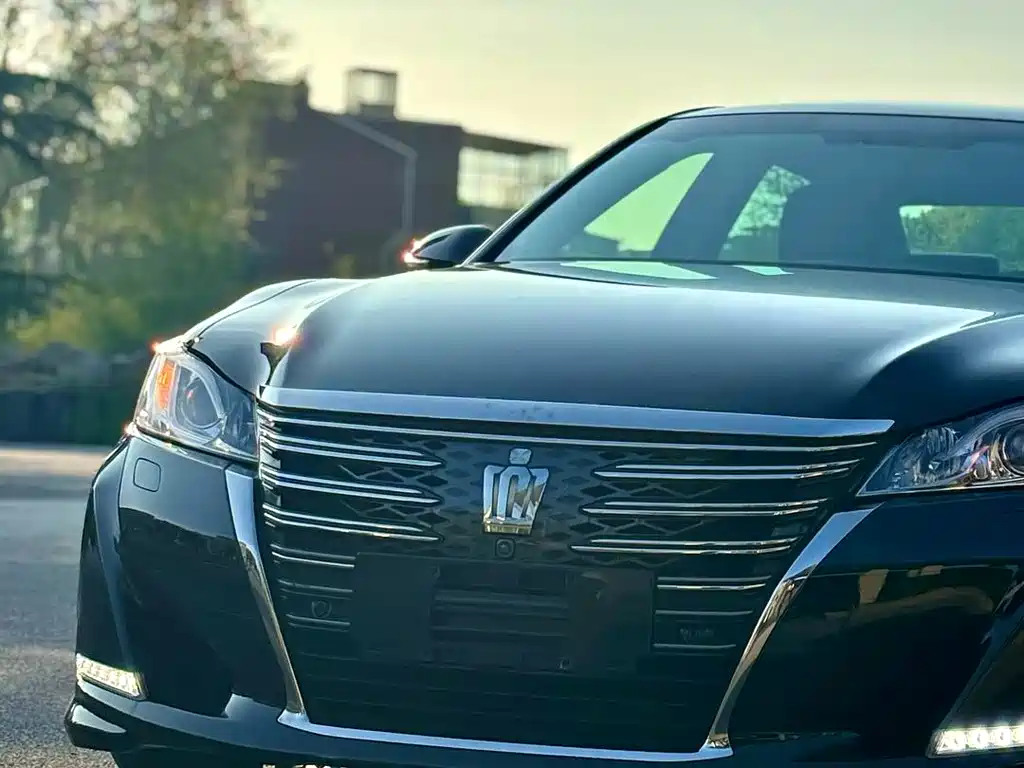 Toyota Crown 2017 — фото 10
