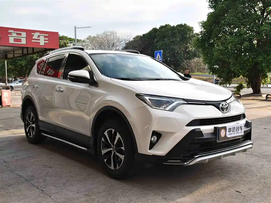 Toyota RAV4 2019 — фото 3