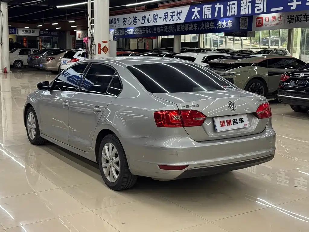Volkswagen Sagitar 2013