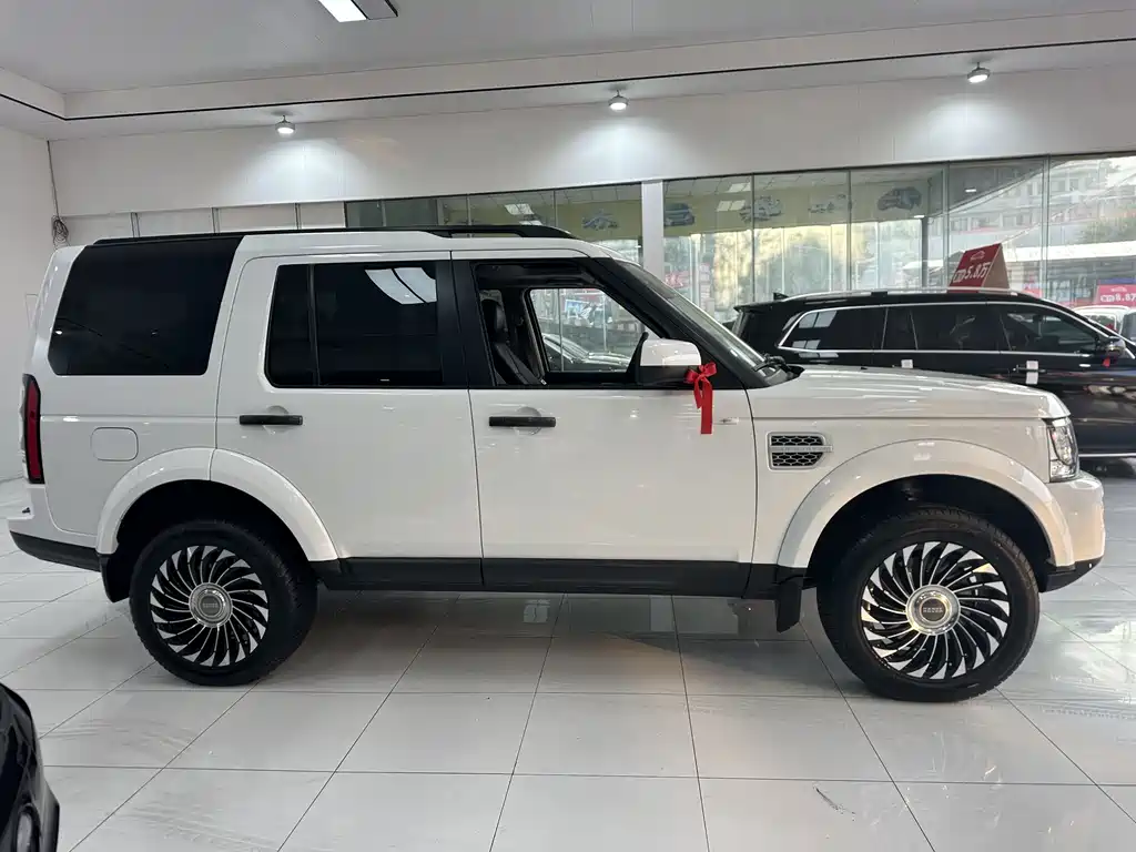 Land Rover Discovery 2014 — фото 14