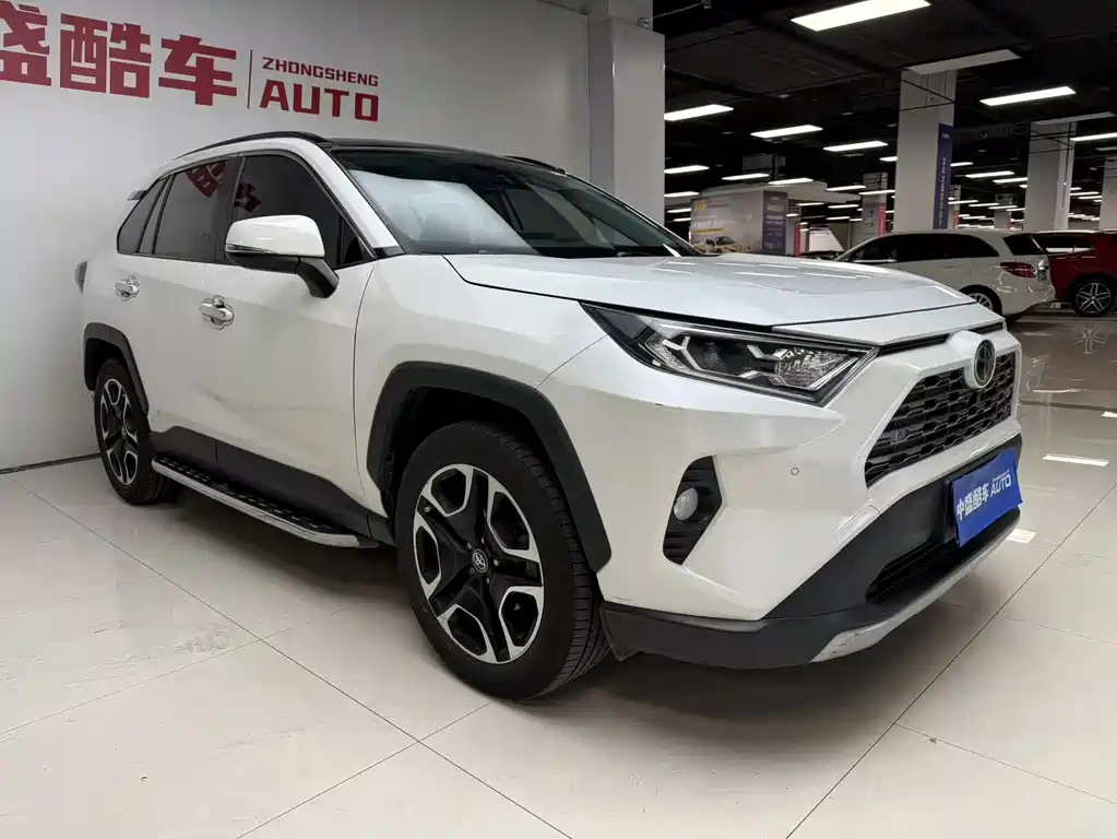 Toyota RAV4 2021 — фото 3