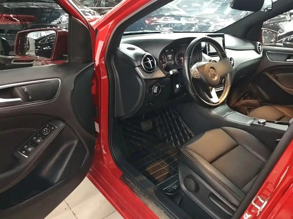 Mercedes-Benz B-Class 2016 — фото 16