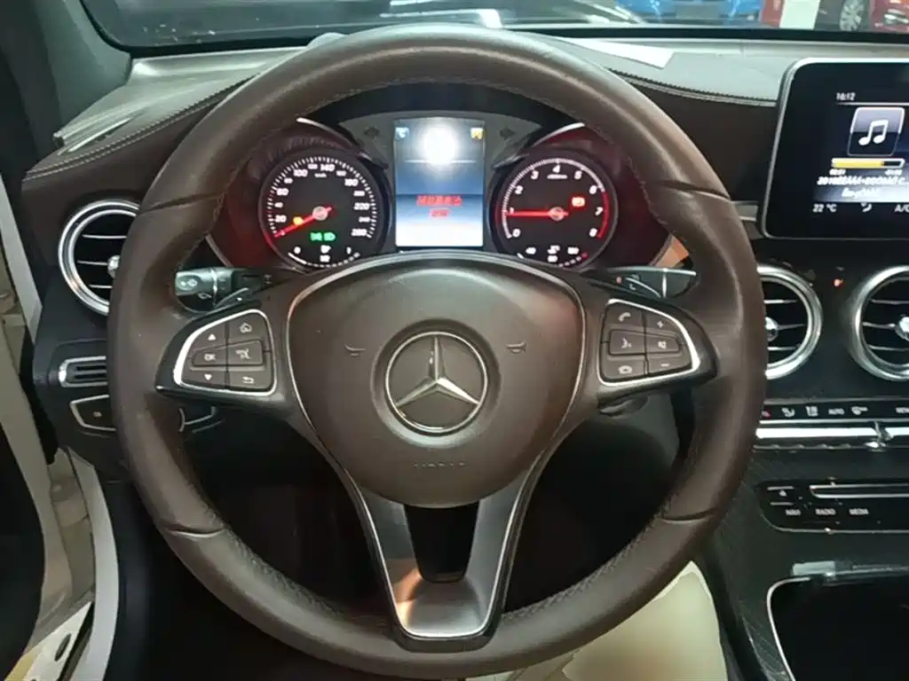 Mercedes-Benz GLC 2016 — фото 11