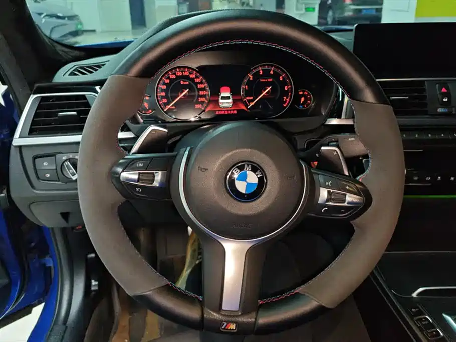BMW 3 Series 2018 — фото 15
