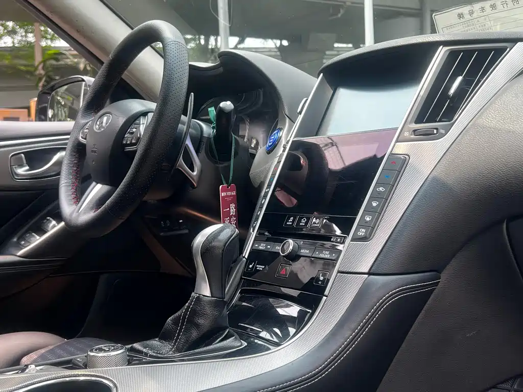 Infiniti Q50L 2015 — фото 33