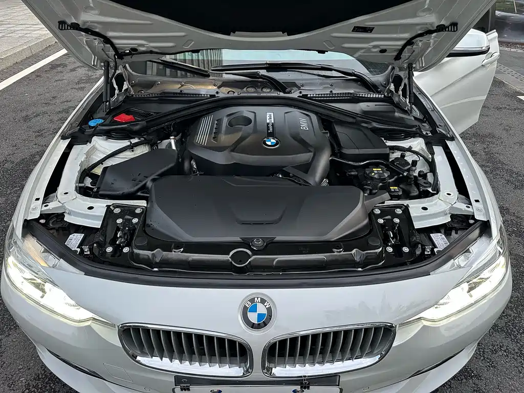 BMW 3 Series 2019 — фото 24