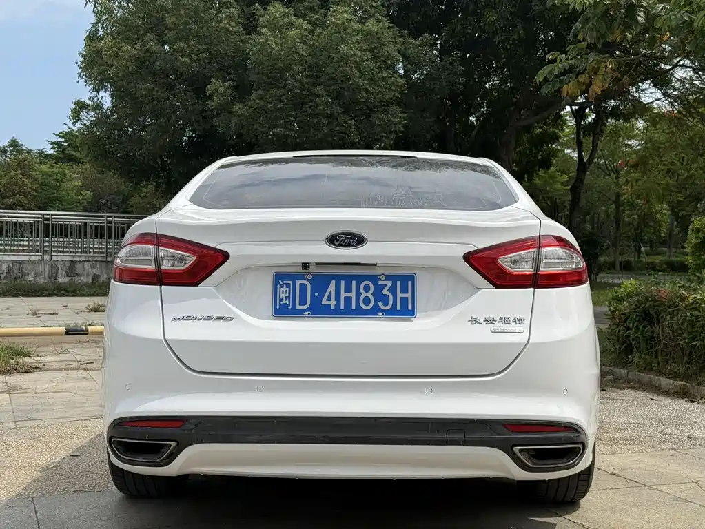 Ford Mondeo 2015 — фото 8