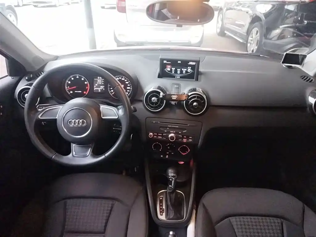 Audi A1 2014 — фото 10