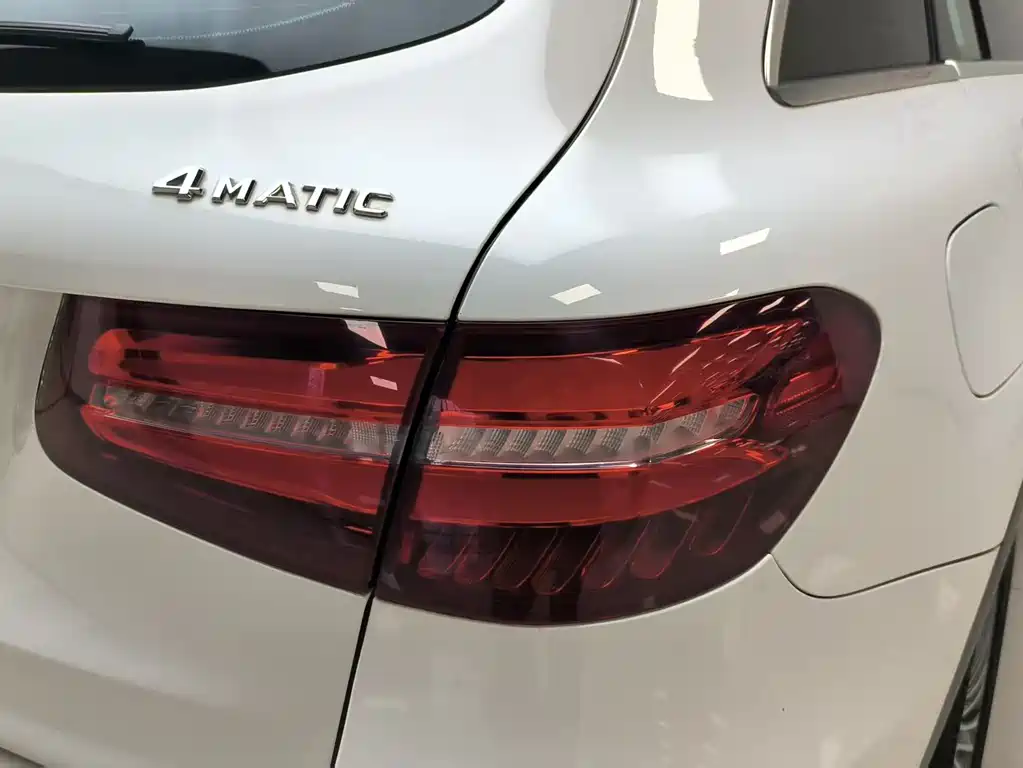 Mercedes-Benz GLC 2016 — фото 18