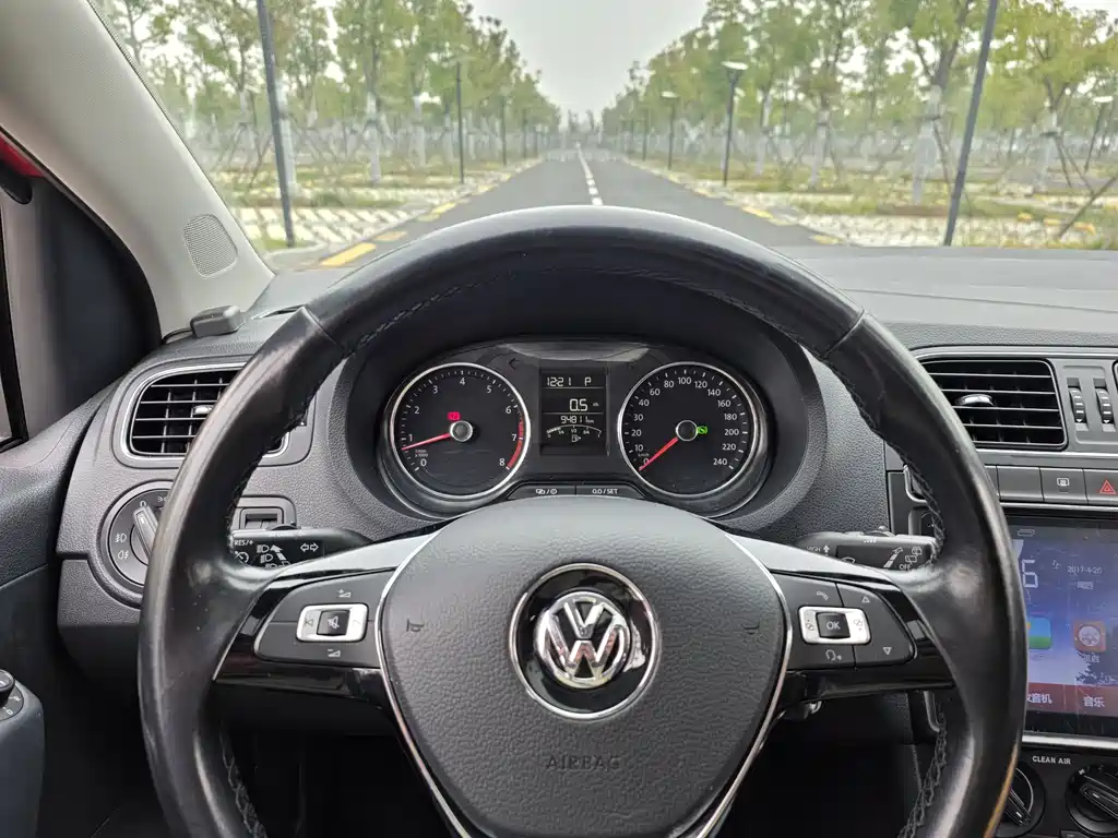 Volkswagen Polo 2017 — фото 16