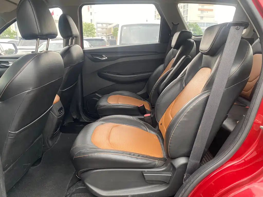 Wuling Hongguang S3 2018 — фото 15