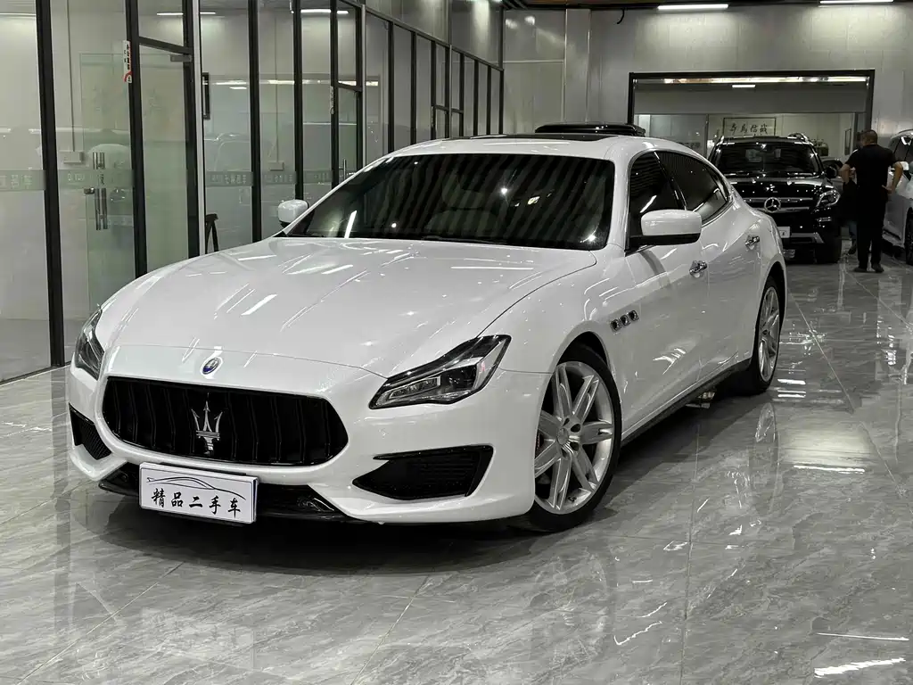 Maserati Quattroporte 2015 — фото 1