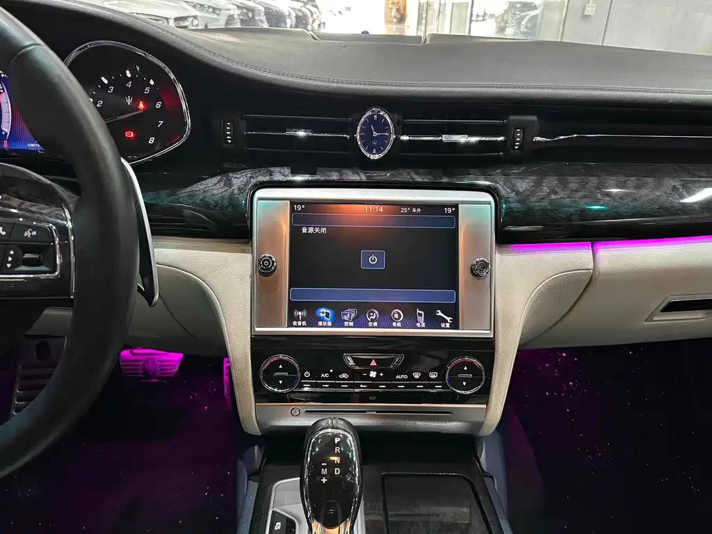Maserati Quattroporte 2015 — фото 17