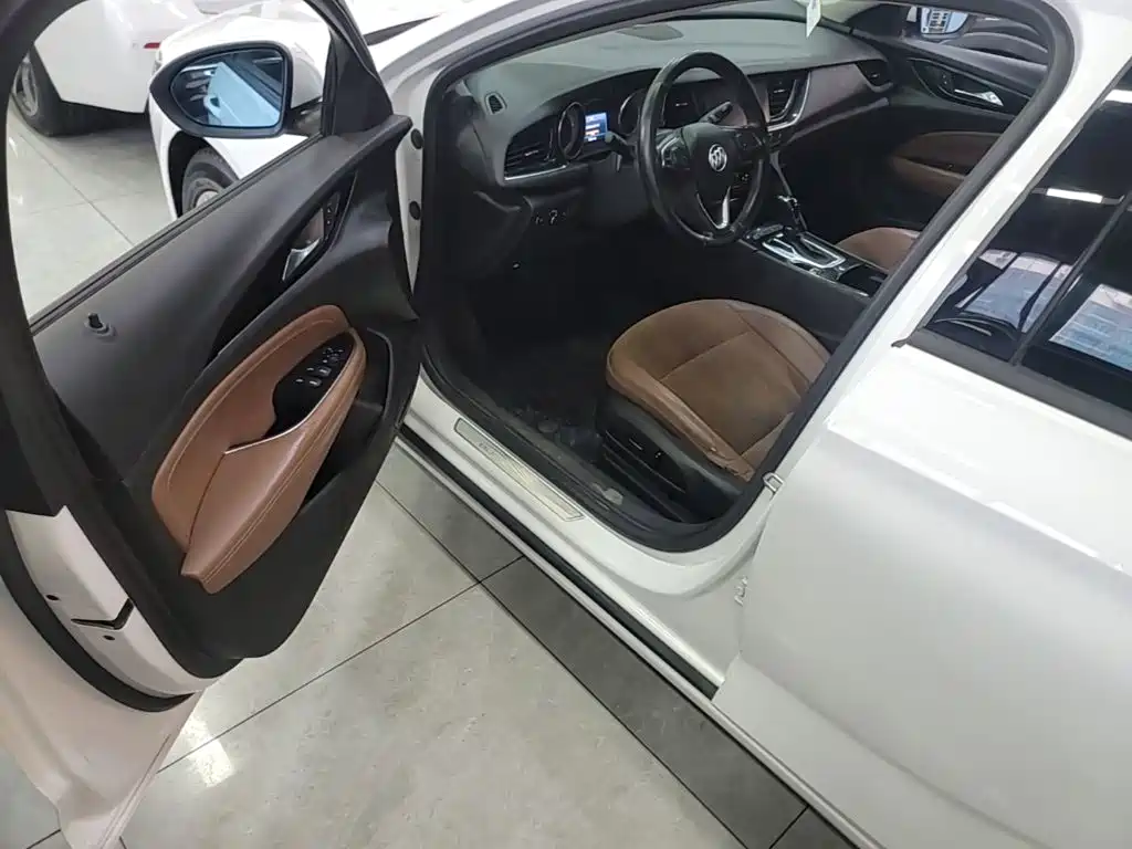 Buick Regal 2019 — фото 16