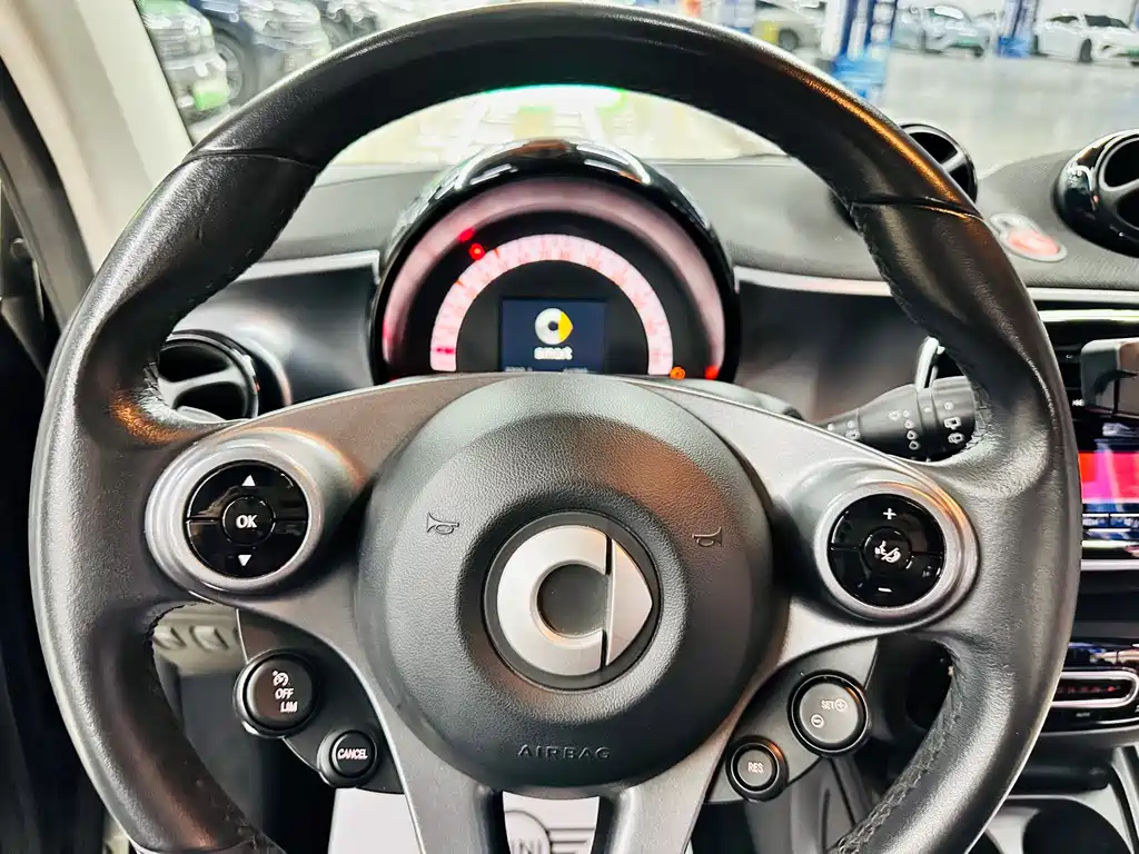 smart Fortwo 2018 — фото 31