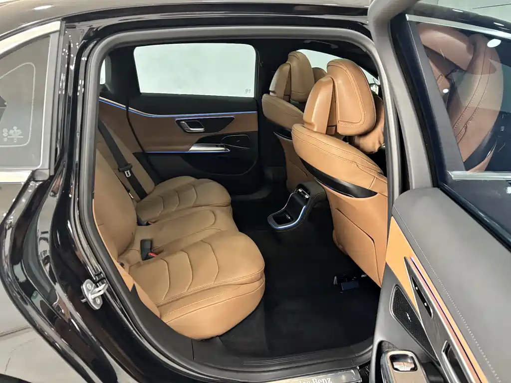 Mercedes-Benz E-Class 2025 — фото 24