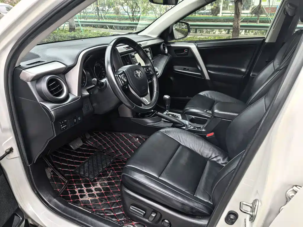 Toyota RAV4 2018 — фото 10