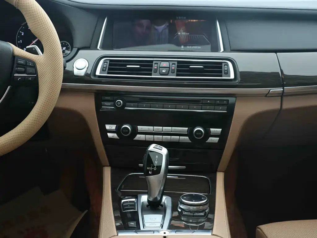 BMW 7 Series 2014 — фото 10