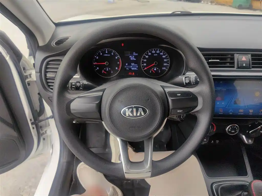 Kia K2 2018 — фото 11