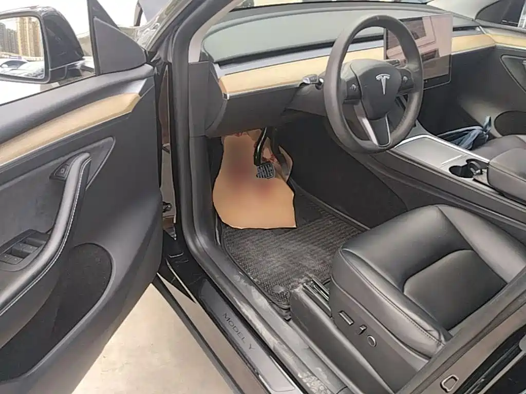 Tesla Model Y 2023 — фото 16