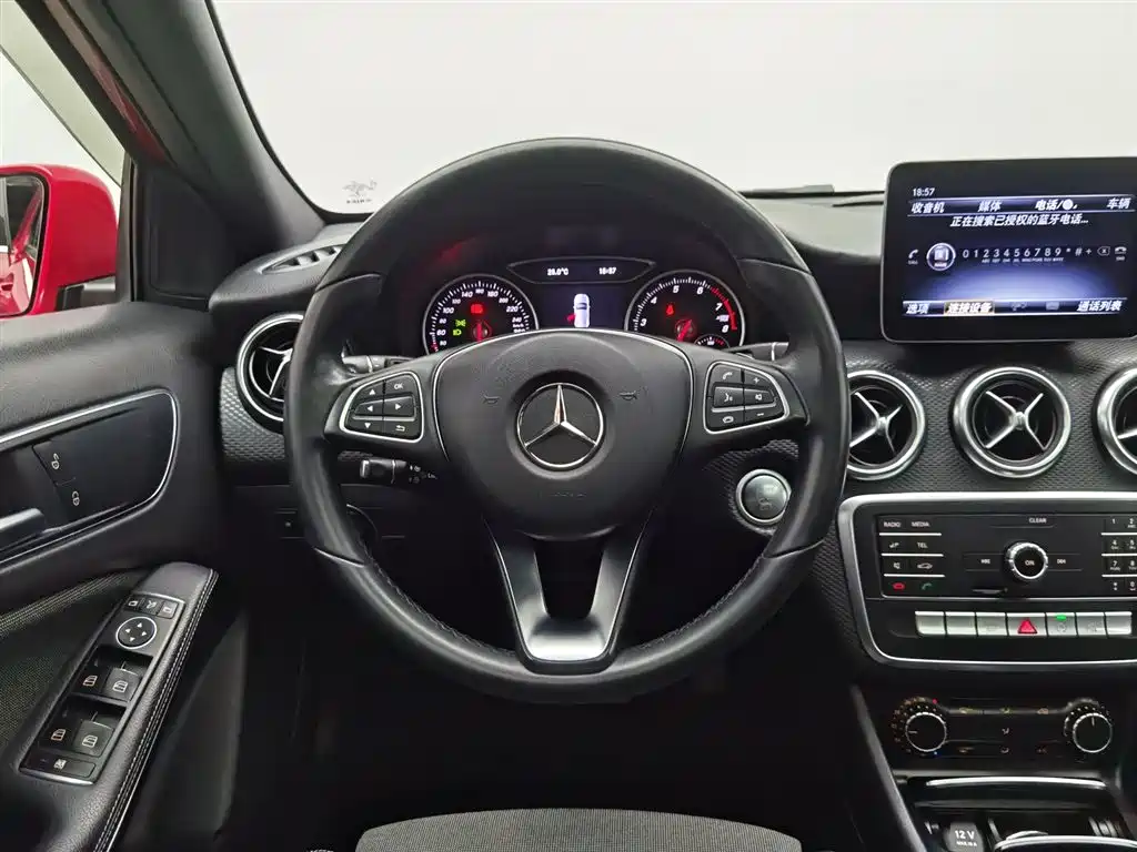 Mercedes-Benz A-Class 2018 — фото 11