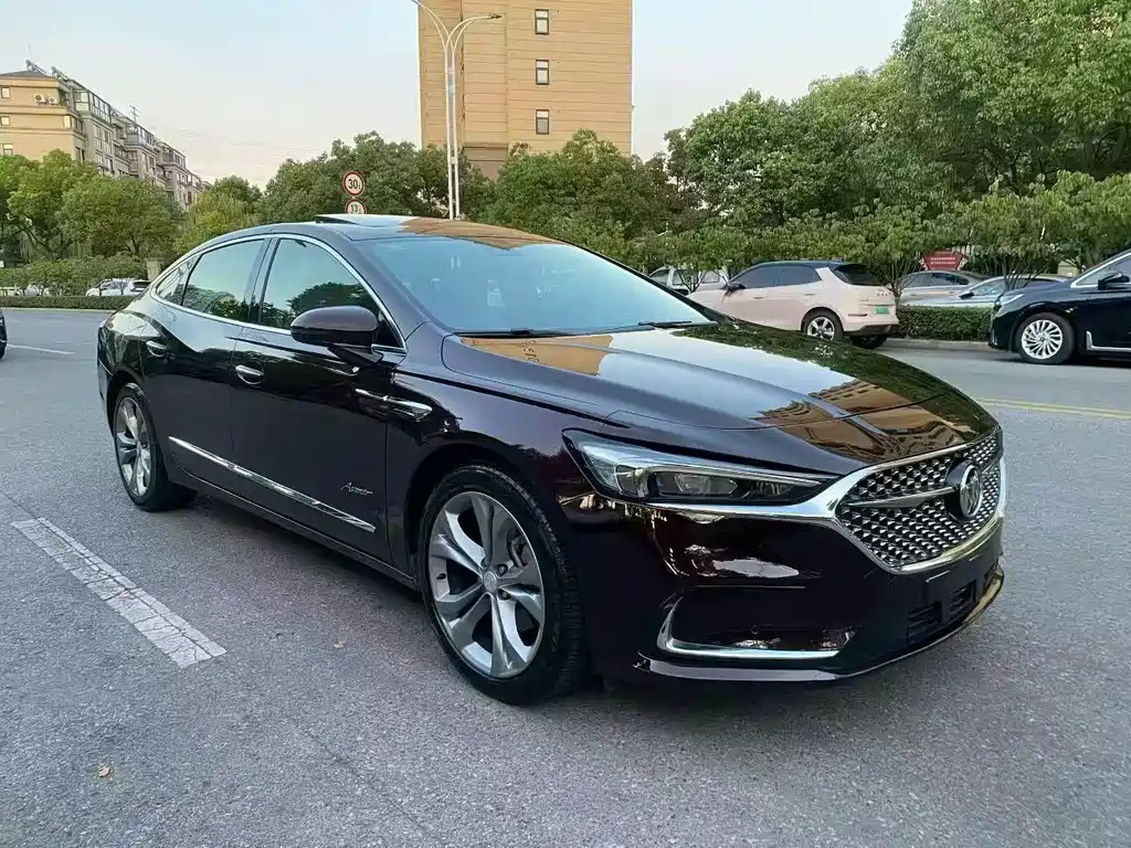 Buick LaCrosse 2022 — фото 1