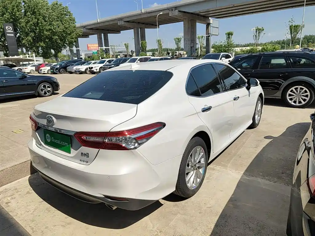 Toyota Camry 2022 — фото 5