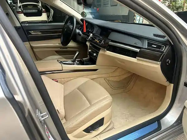 BMW 7 Series 2009