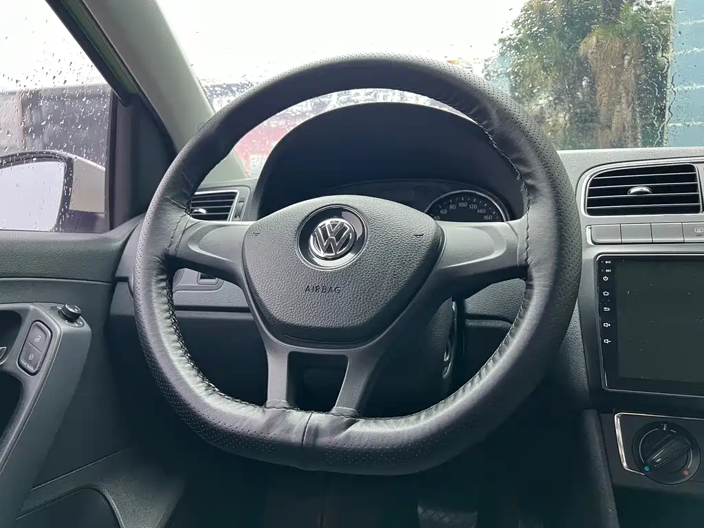 Volkswagen Polo 2015 — фото 14