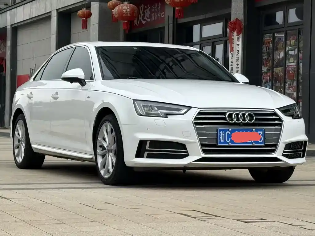 Audi A4L 2018 — фото 1
