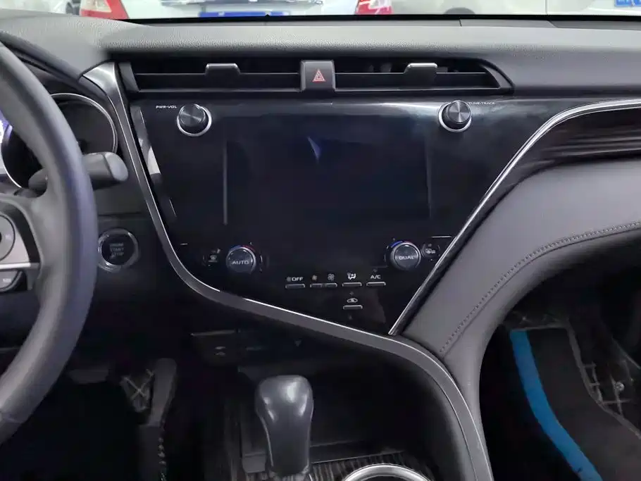 Toyota Camry 2021 — фото 13