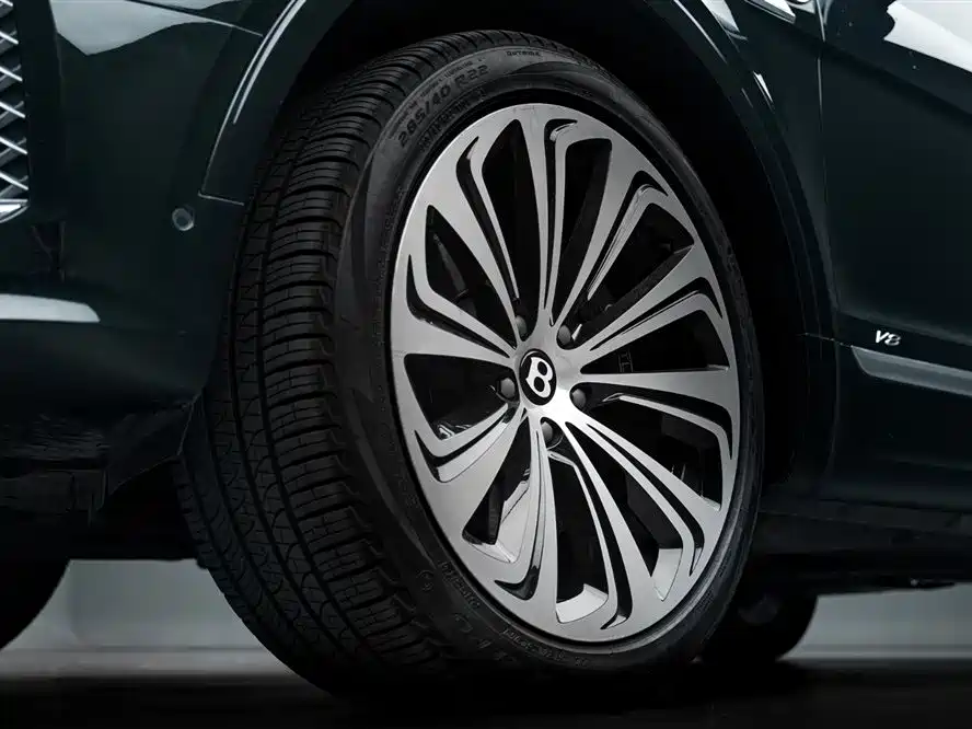 Bentley Bentayga 2021 — фото 7
