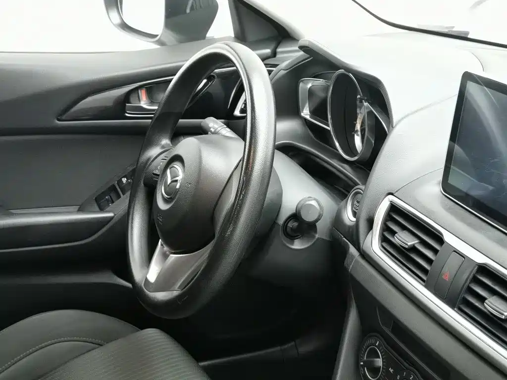 Mazda 3 Axela 2016 — фото 22
