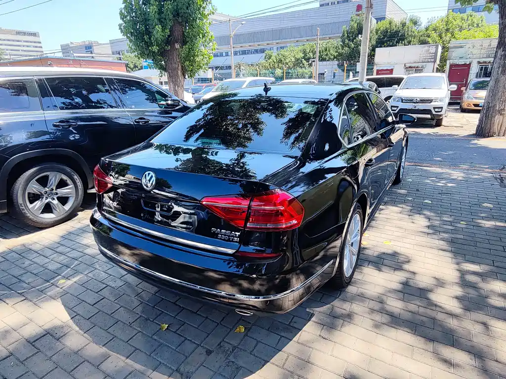 Volkswagen Passat 2017 — фото 15