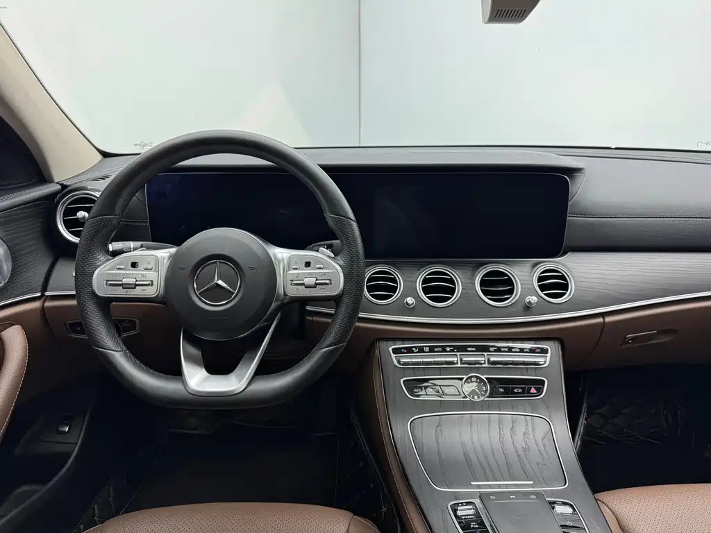 Mercedes-Benz E-Class 2020 — фото 19